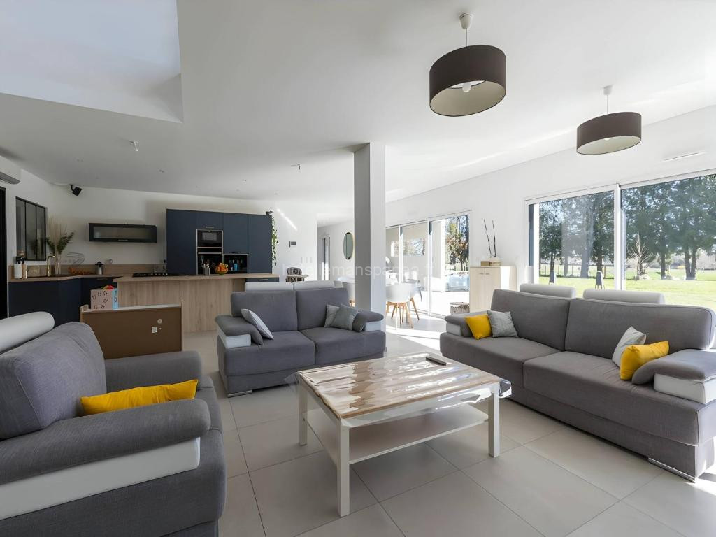 Photo de Modern Villa for 10 with Private Pool